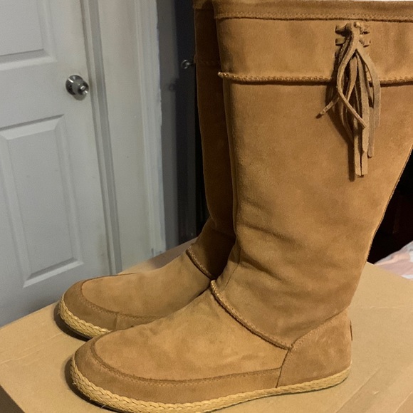 UGG Shoes - Uggs mid leg western boot great condition